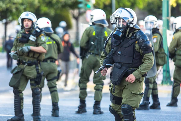 Polícia de choque com seus escudos — Fotografia de Stock