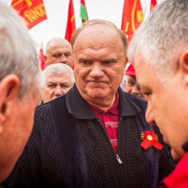 Gennady Zyuganov geçit töreni sırasında.