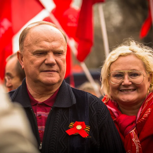 Gennady Zyuganov geçit töreni sırasında.