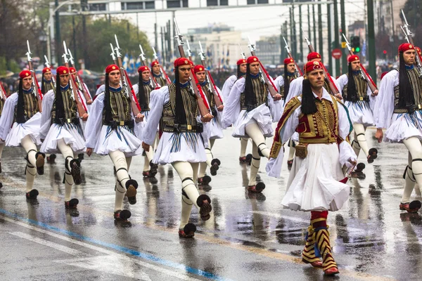 Militaire parade voor de dag van de onafhankelijkheid van de Griekenland — Stockfoto