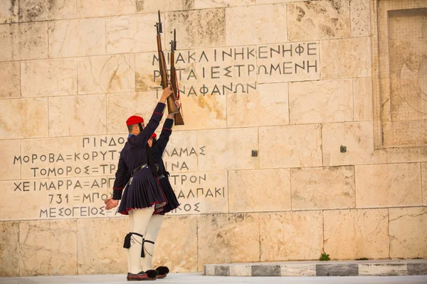 Evzone a guardia della Tomba del Milite Ignoto — Foto Stock