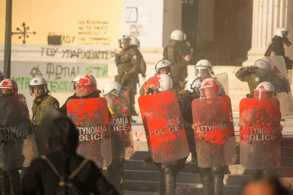 Riot policji z ich tarcze — Zdjęcie stockowe