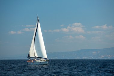 Yelkenli yelkenli katılmak