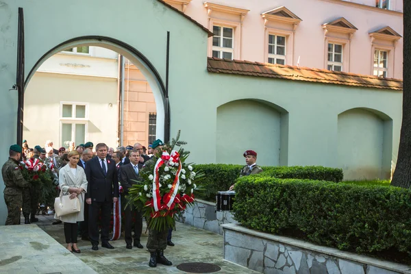 Ceremonie na de legdatum bloemen naar Hugo Kollataj — Stockfoto