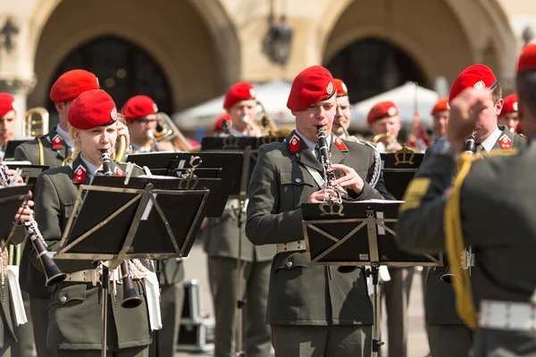 Militärkapelle auf dem Hauptplatz — Stockfoto