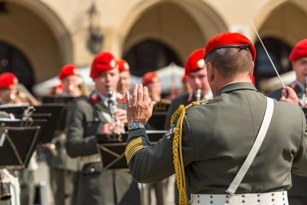 Orkiestra wojskowa na głównym placu — Zdjęcie stockowe