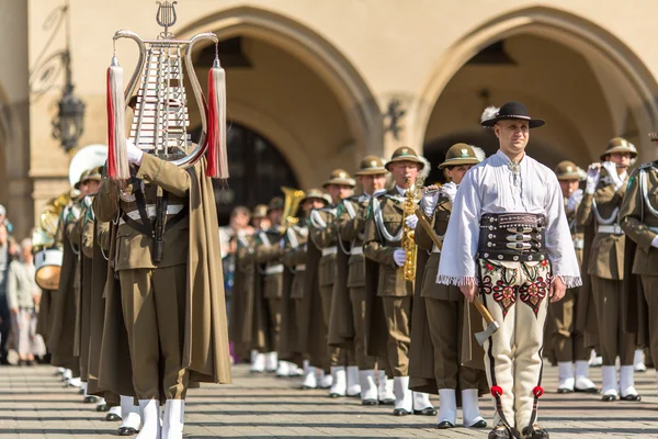 Orkiestra wojskowa na głównym placu — Zdjęcie stockowe