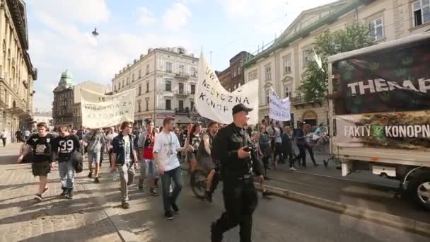 Marsz wyzwolenia konopi w Krakowie na — Wideo stockowe