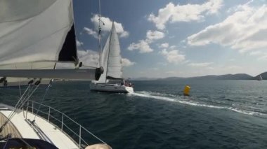 Yatlar, bitirmek regatta yelken.