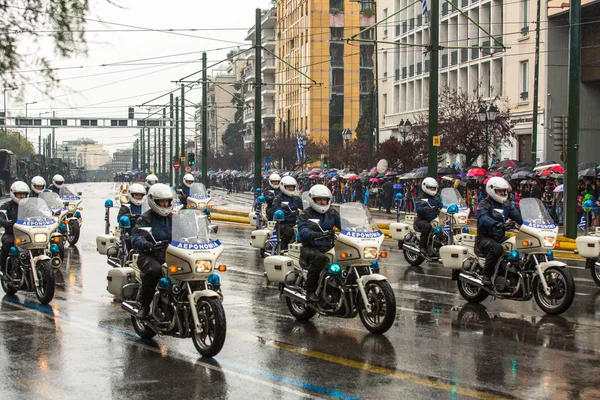 Equipo militar durante el desfile militar —  Fotos de Stock