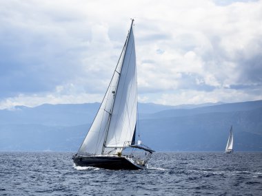 Dalgalar aracılığıyla Rüzgar yelken