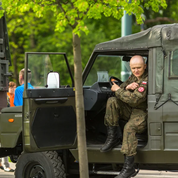 Soldado polaco durante la demostración del ejército — Foto de Stock