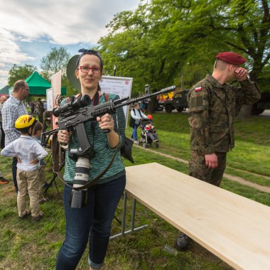 asker askeri gösteri sırasında Lehçe