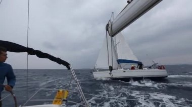 Klipler kümesi: denizciler yelkenli katılmak