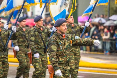 Yunanlılar devrim kahramanlar için haraç ödemek
