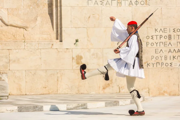 Řecký voják Evzone oblečený v uniformě — Stock fotografie