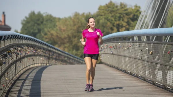 muz ile makakgenç kız koşu