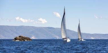 yelken yarışı yarış mavi su deniz.