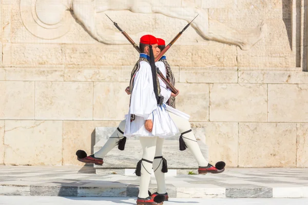 Yunan Evzones içinde tam elbise giymiş — Stok fotoğraf