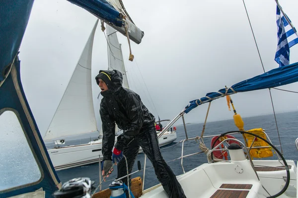 Zeiler deelnemen aan zeilregatta — Stockfoto