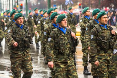 Yunanlılar devrim kahramanlar için haraç ödemek
