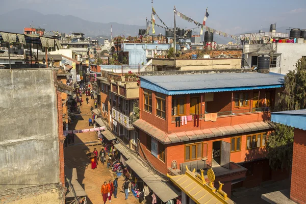 Peregrinos no identificados cerca de stupa Boudhanath . —  Fotos de Stock