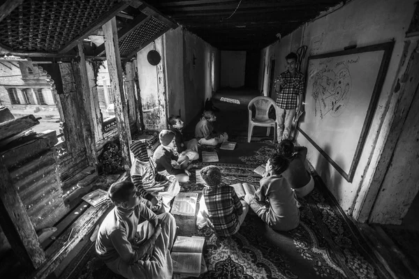 Crianças desconhecidas na escola de Jagadguru . — Fotografia de Stock