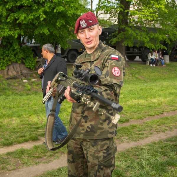 Polský voják během demonstrace vojenské — Stock fotografie