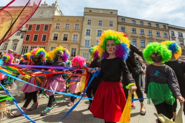 Ejderha edildi 's Basilica yakınındaki geçit töreni sırasında