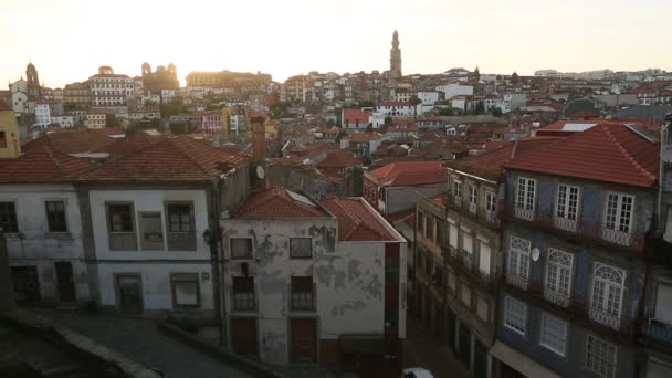 Calles en el casco antiguo de Oporto — Vídeo de stock
