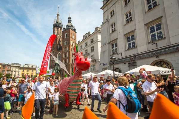 Durante el desfile de dragones en la Plaza Mayor — Foto de Stock