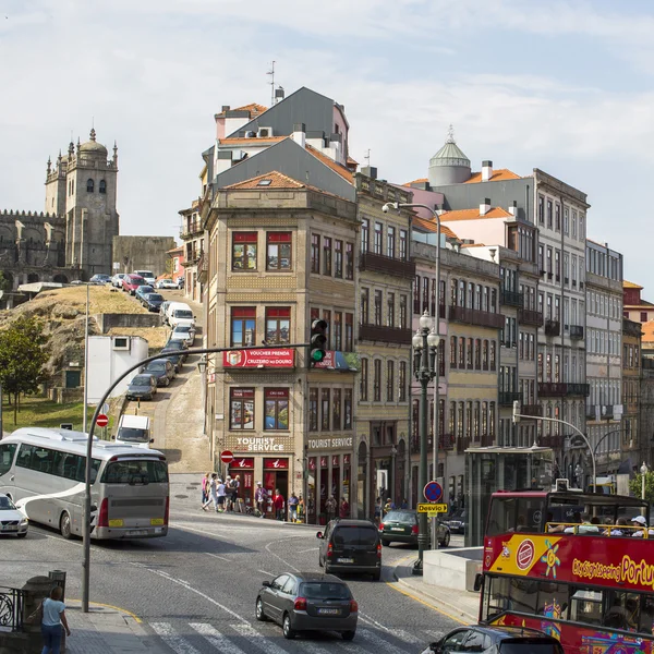 在波尔图老城，葡萄牙的波尔图，葡萄牙-2015 年 5 月 14 日: 街 — Stok fotoğraf
