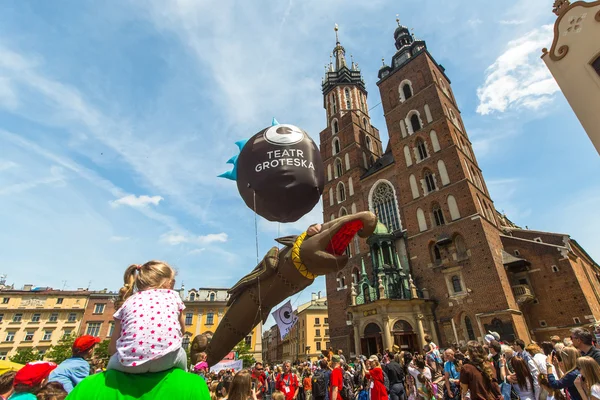 During the parade of dragons on Main Square — 图库照片