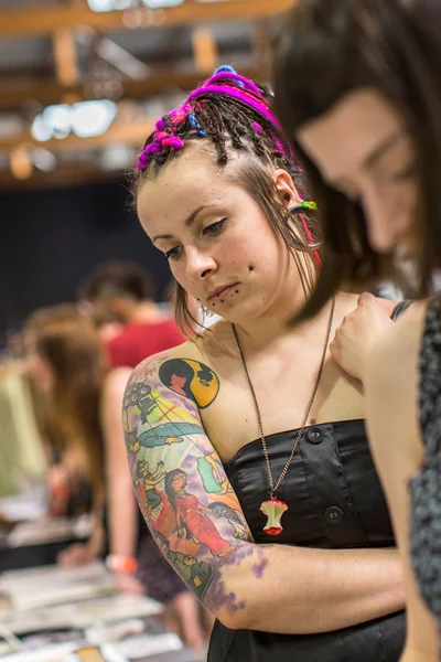 Unidentified participants at International Tattoo Convention — Stock Photo, Image