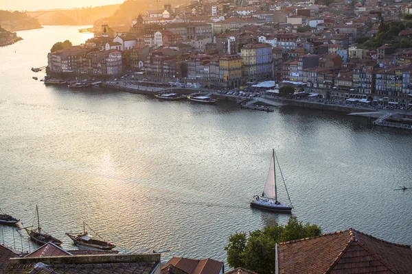 Douro and Ribeira in historic center of Porto — Stockfoto