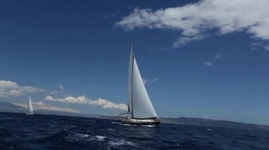 Rüzgar dalgaları aracılığıyla yelken