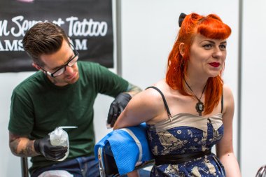 People make tattoos at Tattoo Convention