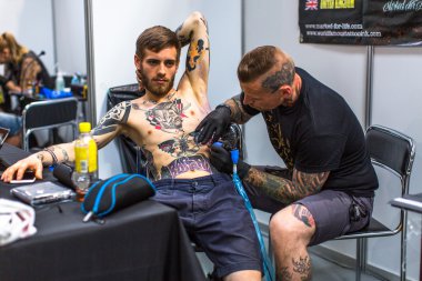 People make tattoos at Tattoo Convention