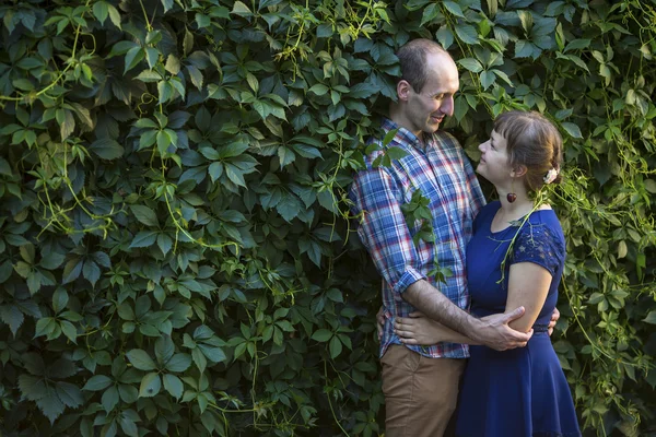 Couple in love standing outdoors — Stock Photo, Image