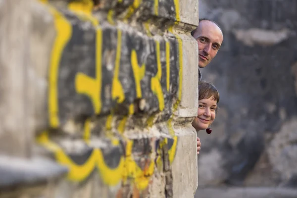 Man and woman peering mischievously — Stock Fotó