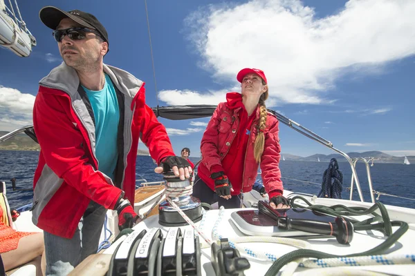 Zeilers deelnemen aan zeilregatta — Stockfoto