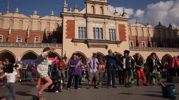 Международный фестиваль уличных театров в Кракове — стоковое видео