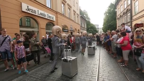 Deelnemers aan internationale Festival van straat theaters — Stockvideo