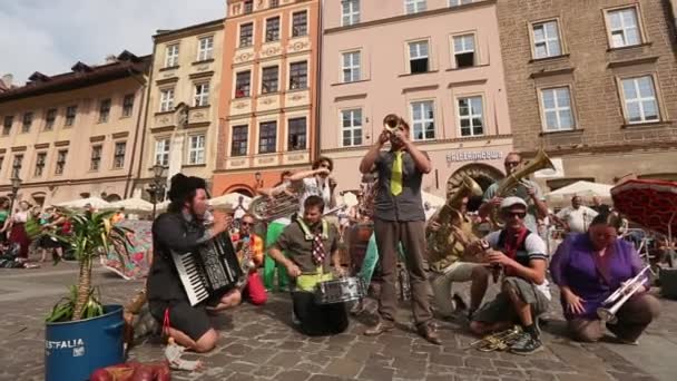 Participantes en el Festival Internacional de Teatro Callejero — Vídeo de stock