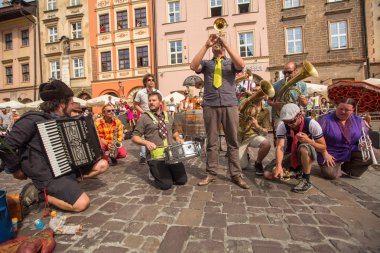 Katılımcılar sokak tiyatroları Uluslararası Festivali