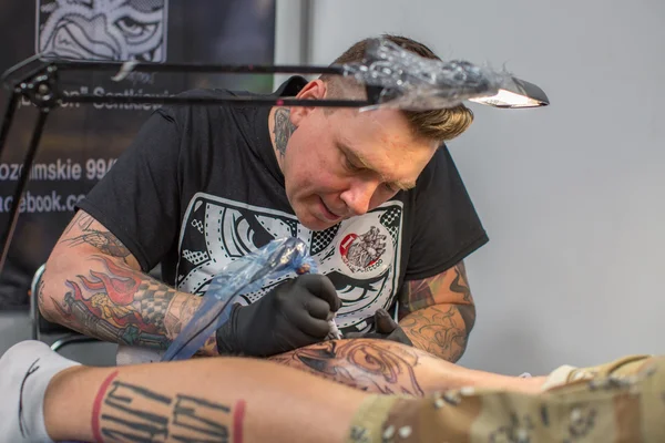 People make tattoos at Tattoo Convention — Stock Fotó