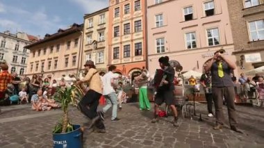 Katılımcılar sokak tiyatroları Uluslararası Festivali