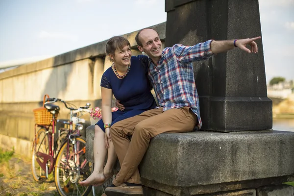 Feliz pareja joven — Foto de Stock