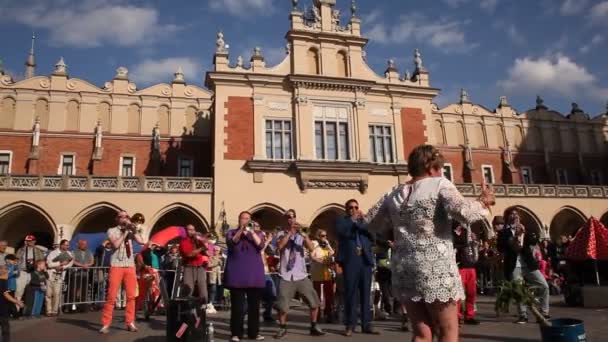 Participants at International Festival of Street Theatres — Stock Video