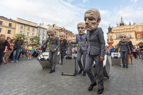 Uczestnicy na międzynarodowym festiwalu teatrów Street — Zdjęcie stockowe